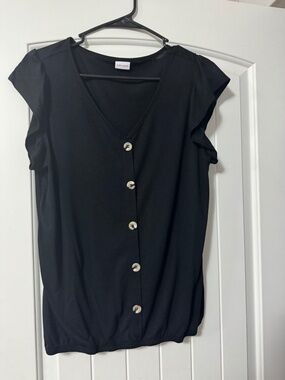 Black sleeveless shirt